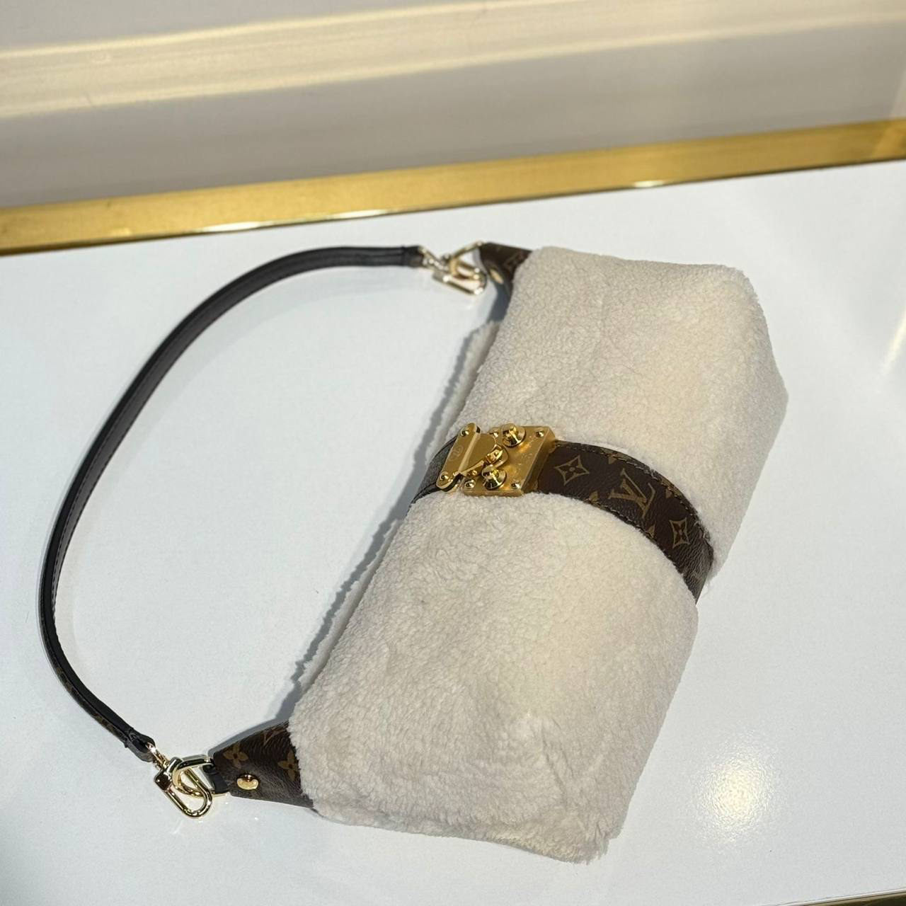 СУМКА LOUIS VUITTON детальное фото