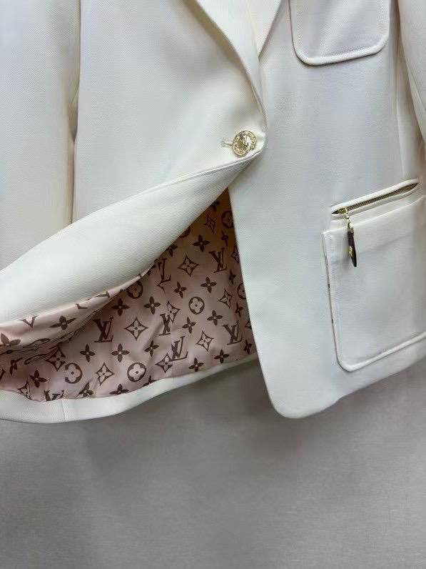 КОСТЮМ LOUIS VUITTON детальное фото