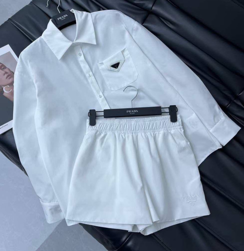 КОСТЮМ PRADA фото