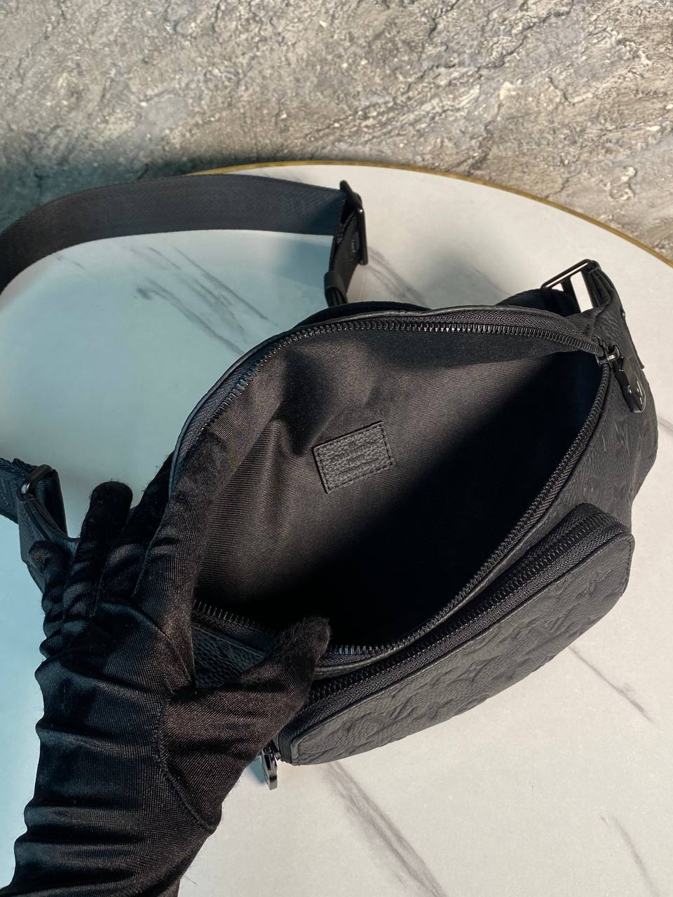 МУЖСКАЯ СУМКА СЛИНГ LOUIS VUITTON детальное фото