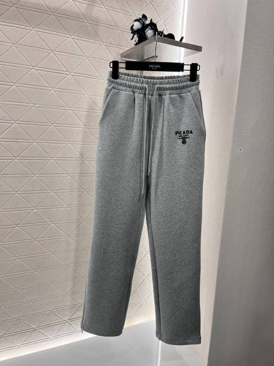 КОСТЮМ PRADA детальное фото