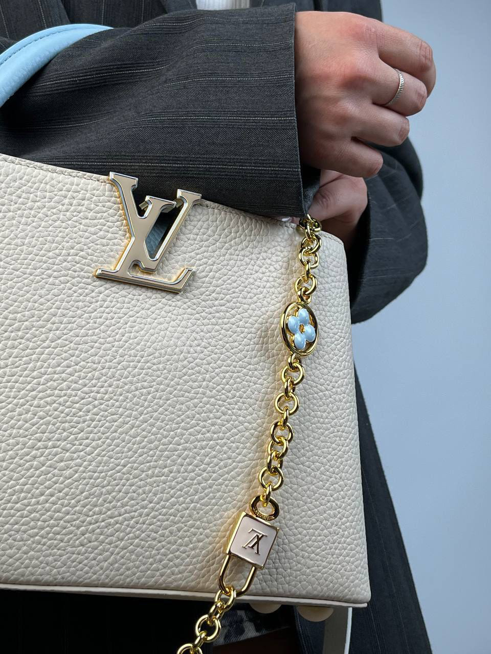 СУМКА LOUIS VUITTON CAPUCINES детальное фото