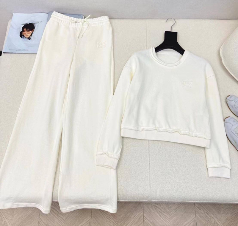 КОСТЮМ MIU MIU фото