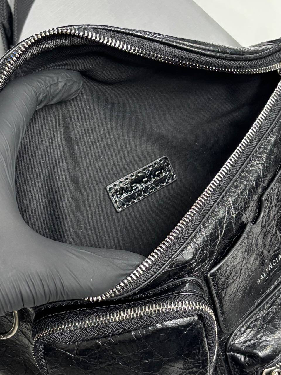 МУЖСКАЯ СУМКА СЛИНГ BALENCIAGA детальное фото