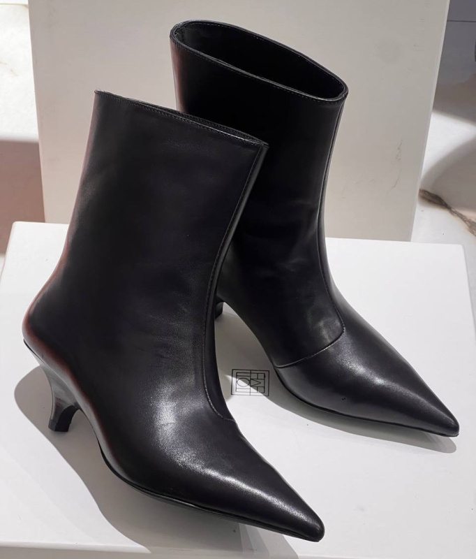 БОТИЛЬОНЫ TOTEME фото