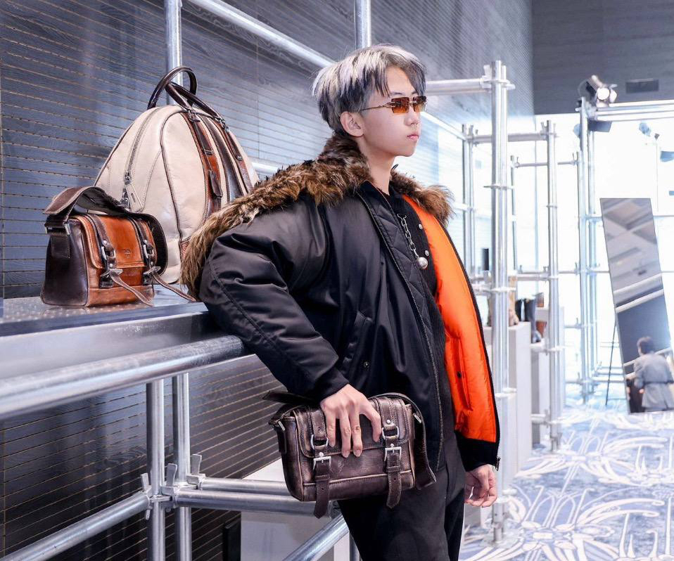 МУЖСКАЯ СУМКА МЕССЕНДЖЕР PRADA детальное фото