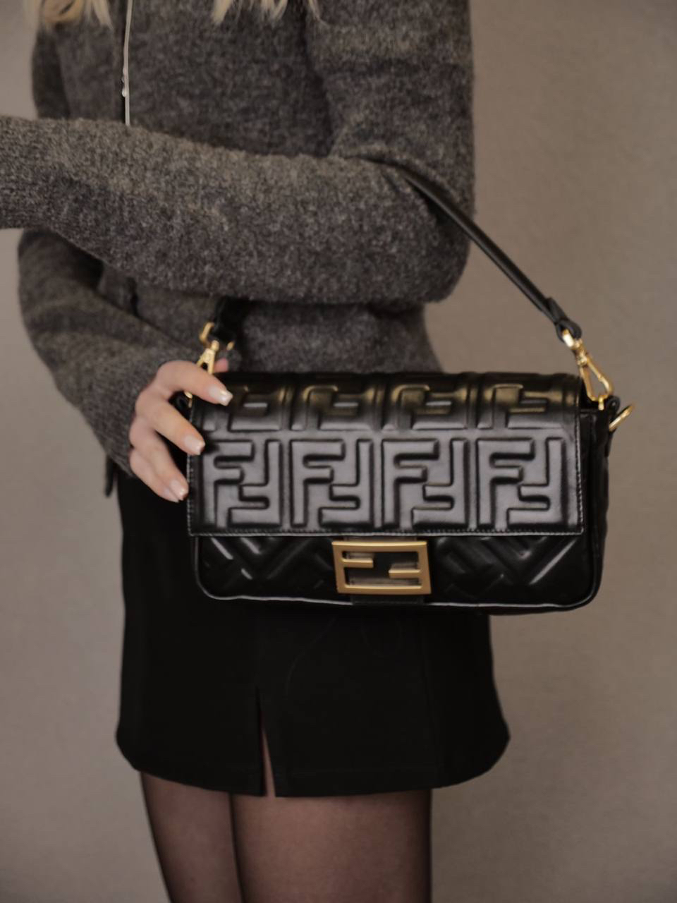 СУМКА FENDI BAGUETTE детальное фото