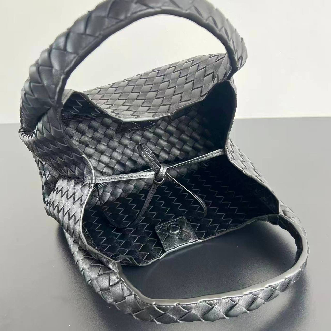 СУМКА BOTTEGA VENETA CAMPANA детальное фото