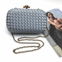 КЛАТЧ BOTTEGA VENETA CHAIN KNOT фото