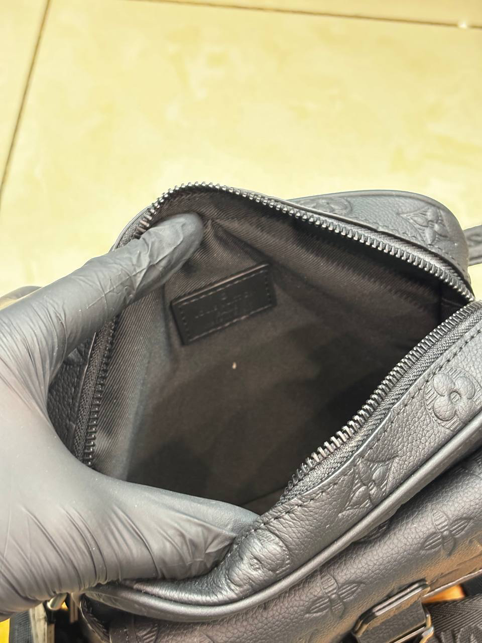МУЖСКАЯ СУМКА МЕССЕНДЖЕР LOUIS VUITTON детальное фото