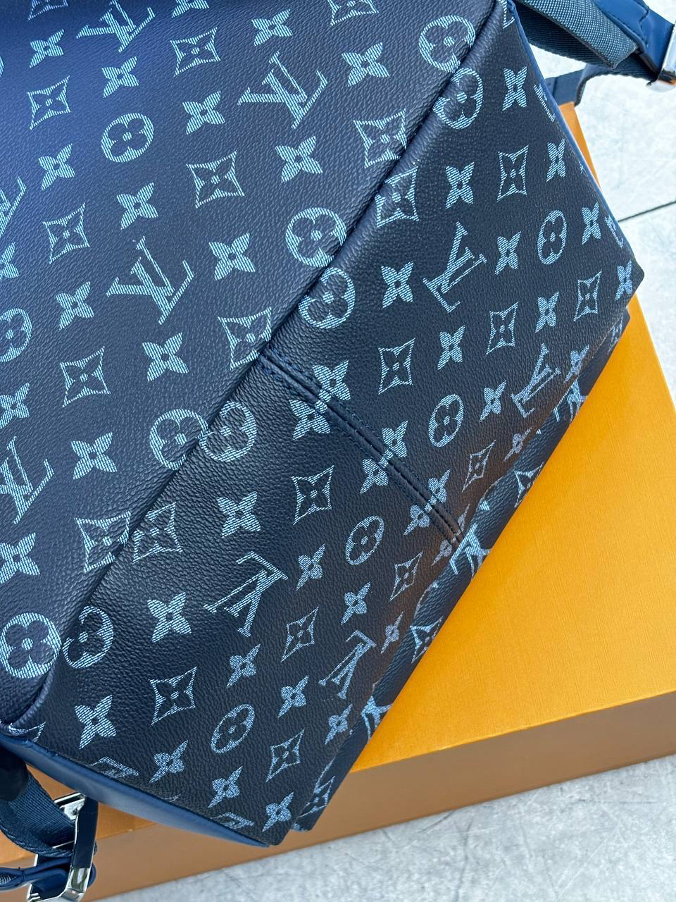 МУЖСКОЙ РЮКЗАК LOUIS VUITTON детальное фото