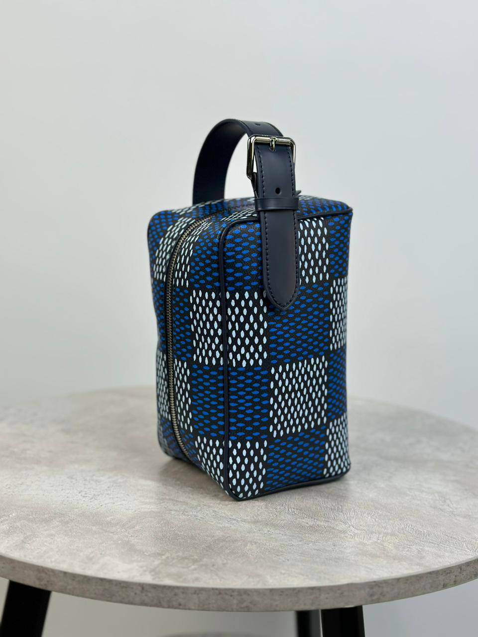 МУЖСКОЙ НЕСЕССЕР КОСМЕТИЧКА LOUIS VUITTON детальное фото
