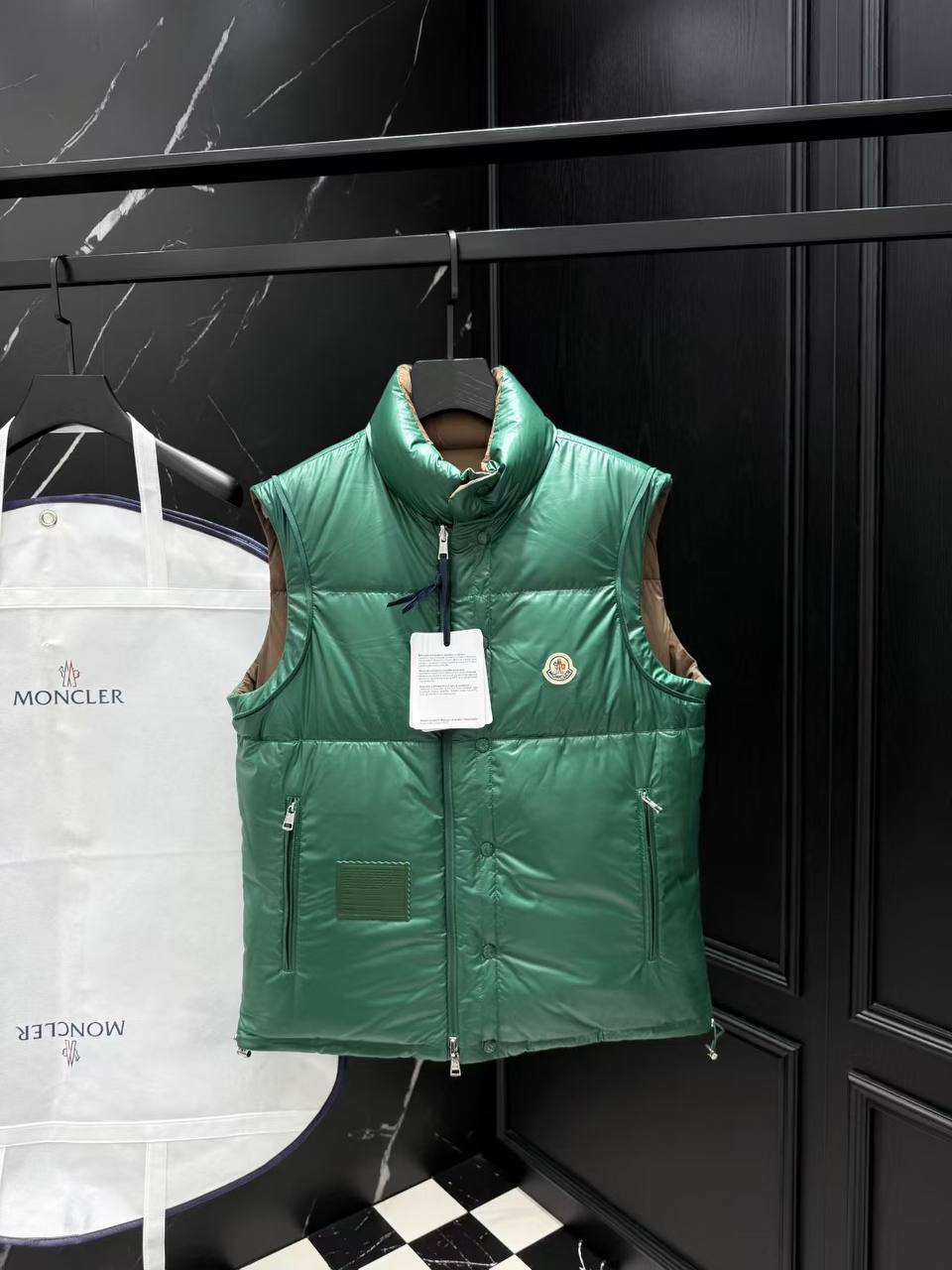 МУЖСКОЙ ПУХОВИК ДВУСТОРОННИЙ MONCLER детальное фото