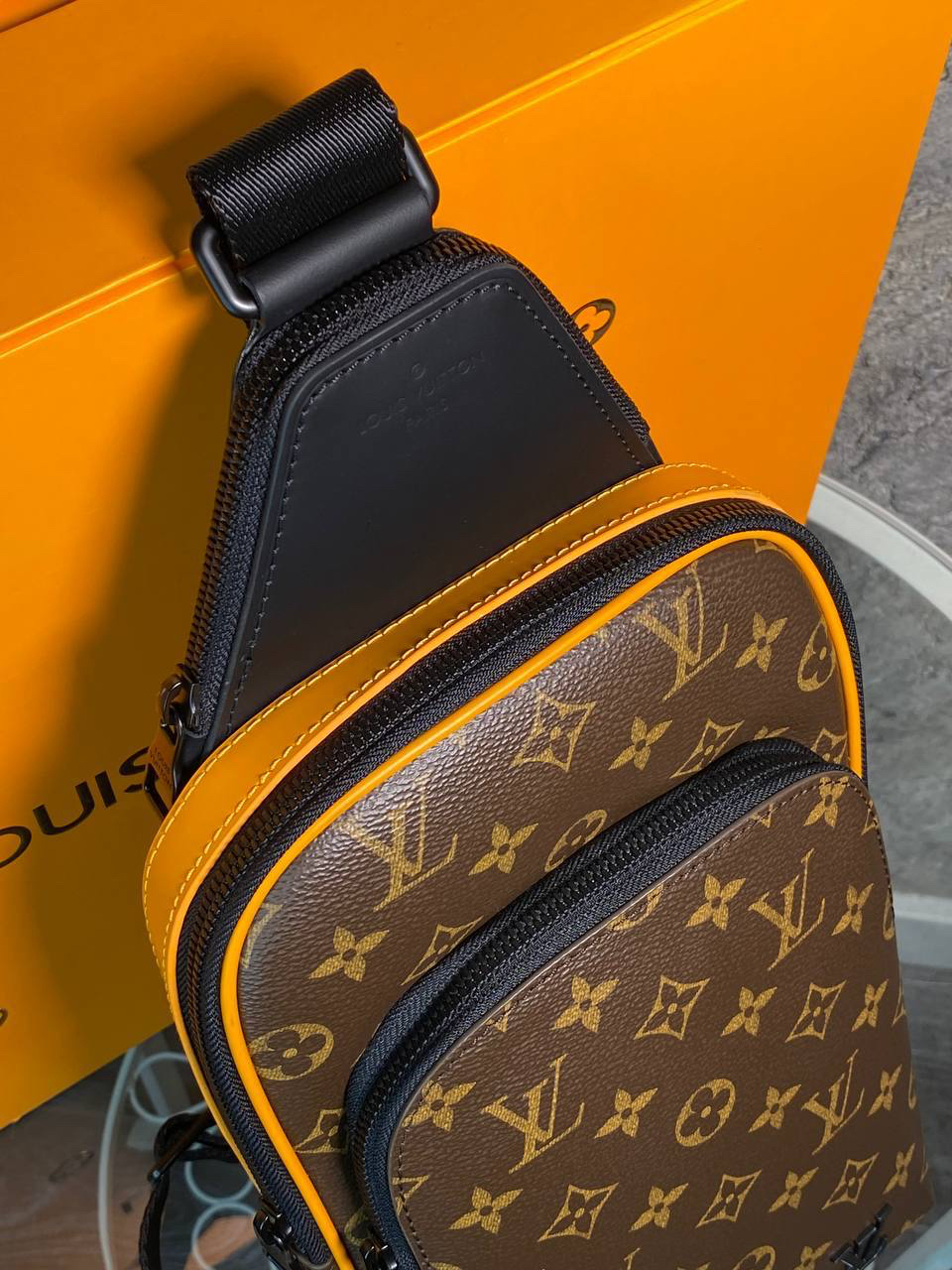 МУЖСКАЯ СУМКА СЛИНГ LOUIS VUITTON детальное фото