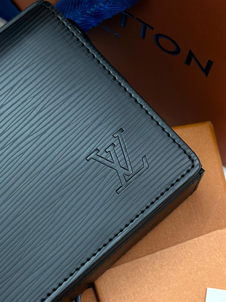 МУЖСКОЙ КЛАТЧ LOUIS VUITTON детальное фото