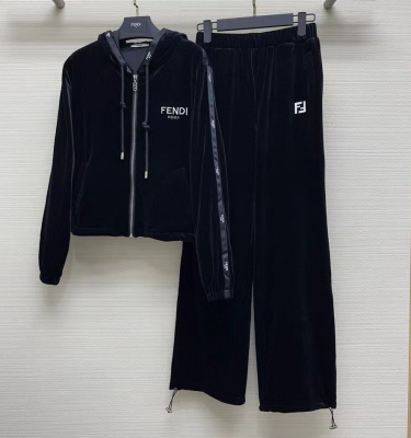 КОСТЮМ FENDI фото