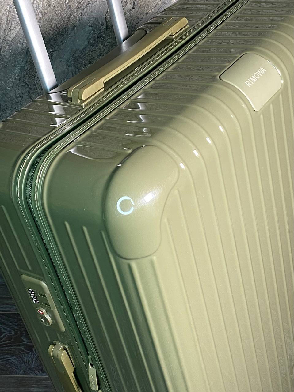 ЧЕМОДАН RIMOWA детальное фото