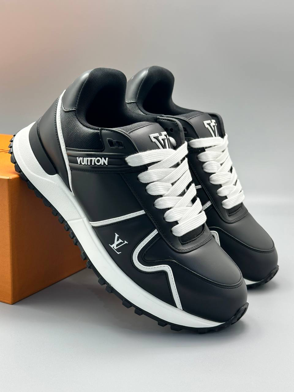 МУЖСКИЕ КРОССОВКИ LOUIS VUITTON детальное фото
