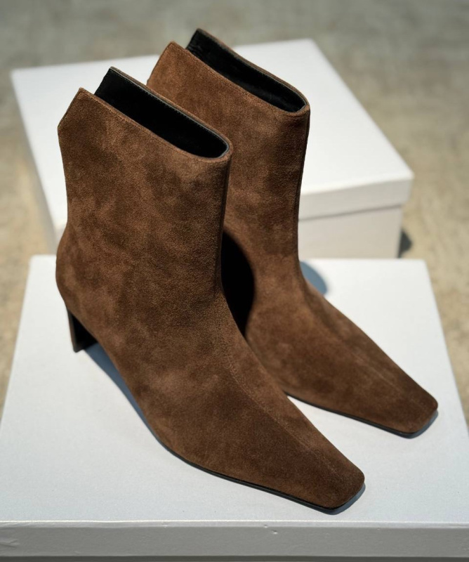 БОТИЛЬОНЫ KHAITE фото