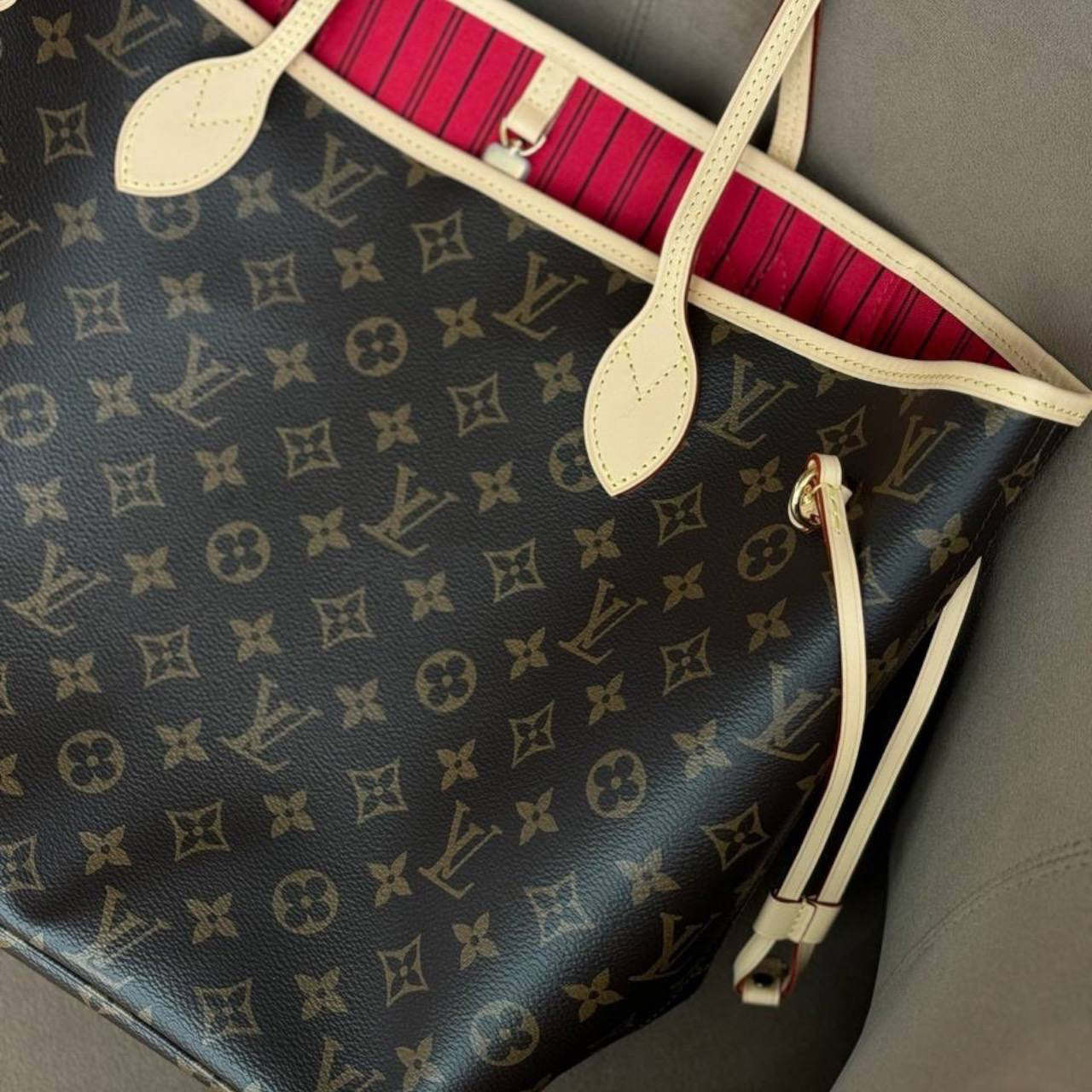 СУМКА LOUIS VUITTON NEVERFULL детальное фото