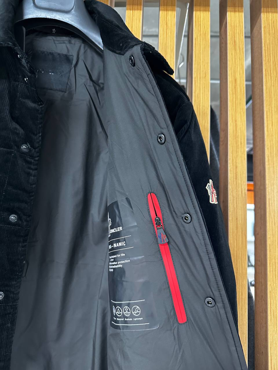 МУЖСКАЯ КУРТКА MONCLER детальное фото