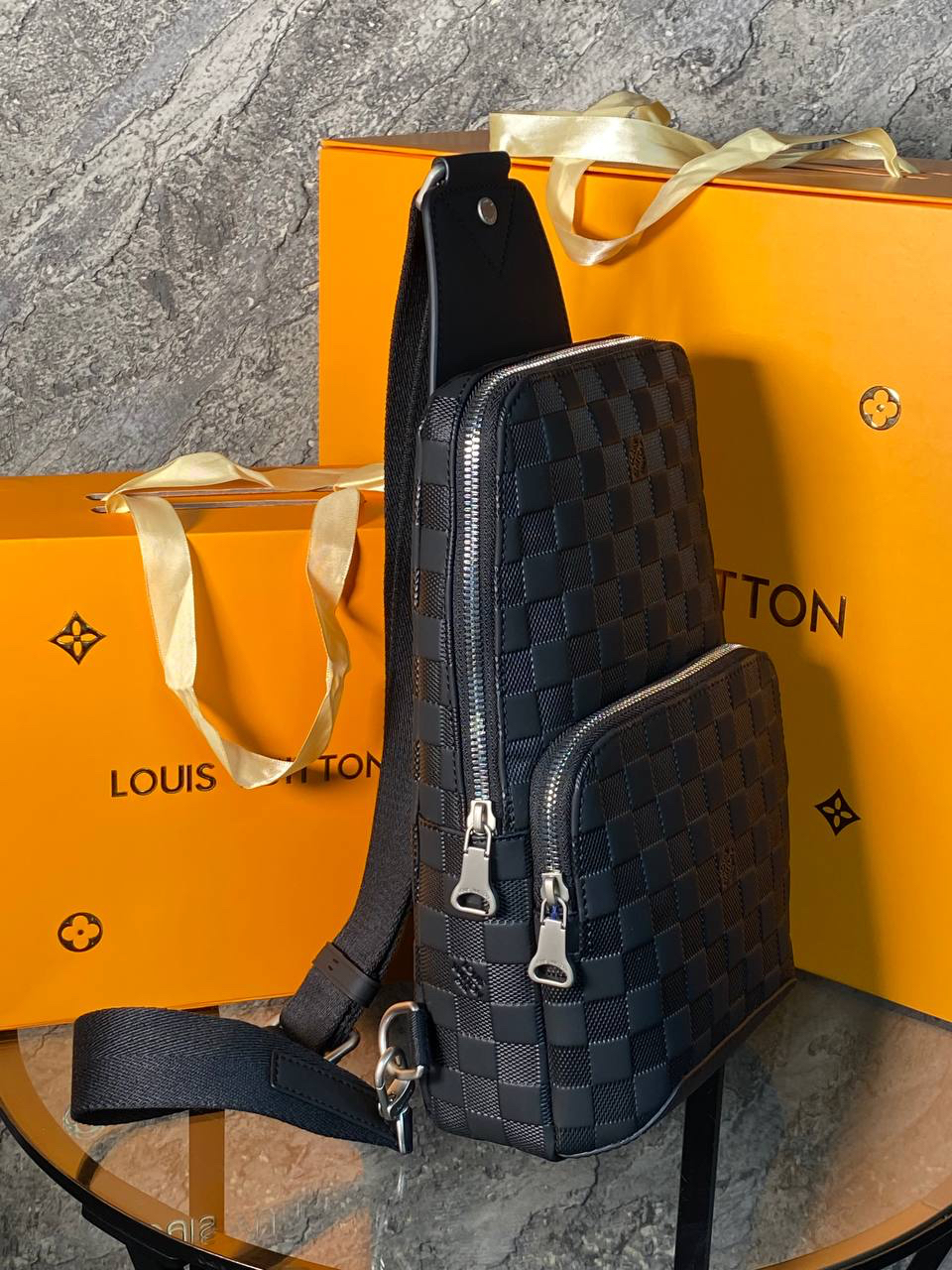 МУЖСКАЯ СУМКА СЛИНГ LOUIS VUITTON детальное фото