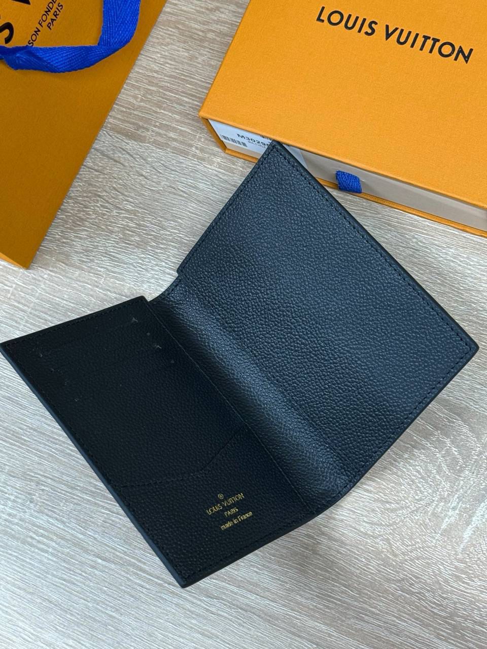 ОБЛОЖКА НА ПАСПОРТ LOUIS VUITTON детальное фото