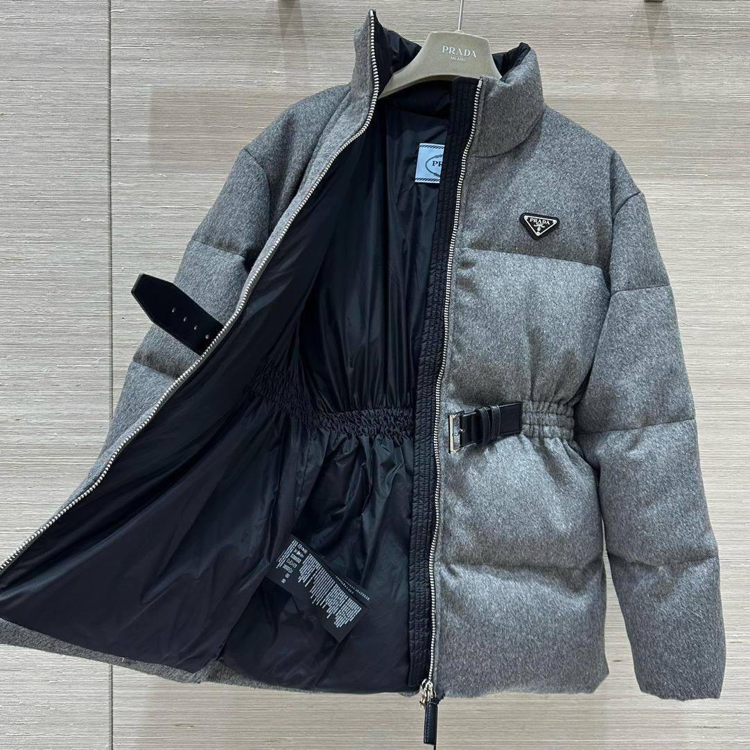ПУХОВИК PRADA детальное фото