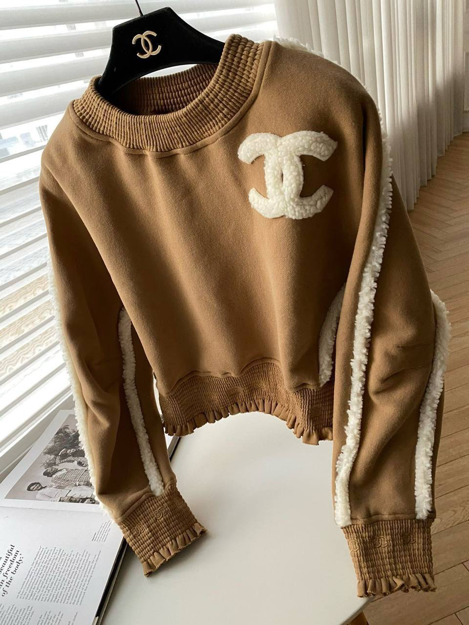 СВИТЕР CHANEL детальное фото