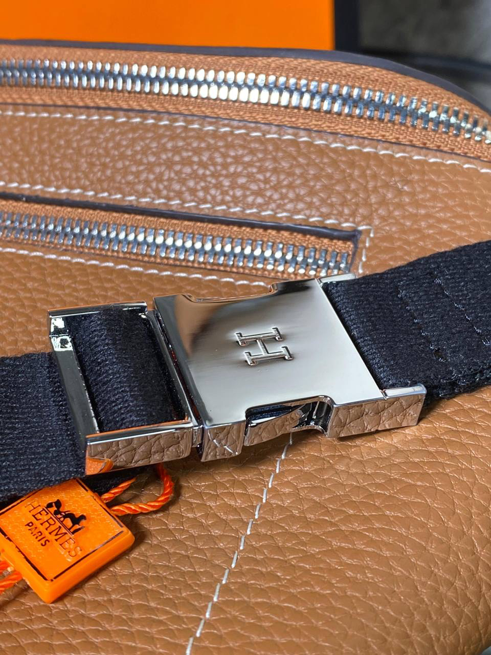 МУЖСКАЯ СУМКА СЛИНГ HERMES детальное фото