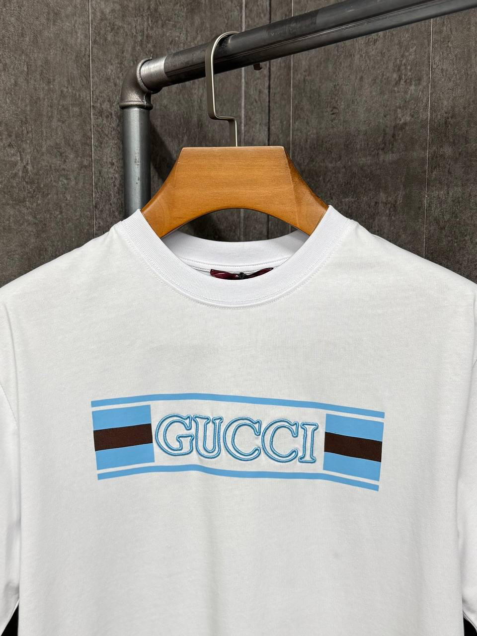 МУЖСКАЯ ФУТБОЛКА GUCCI детальное фото