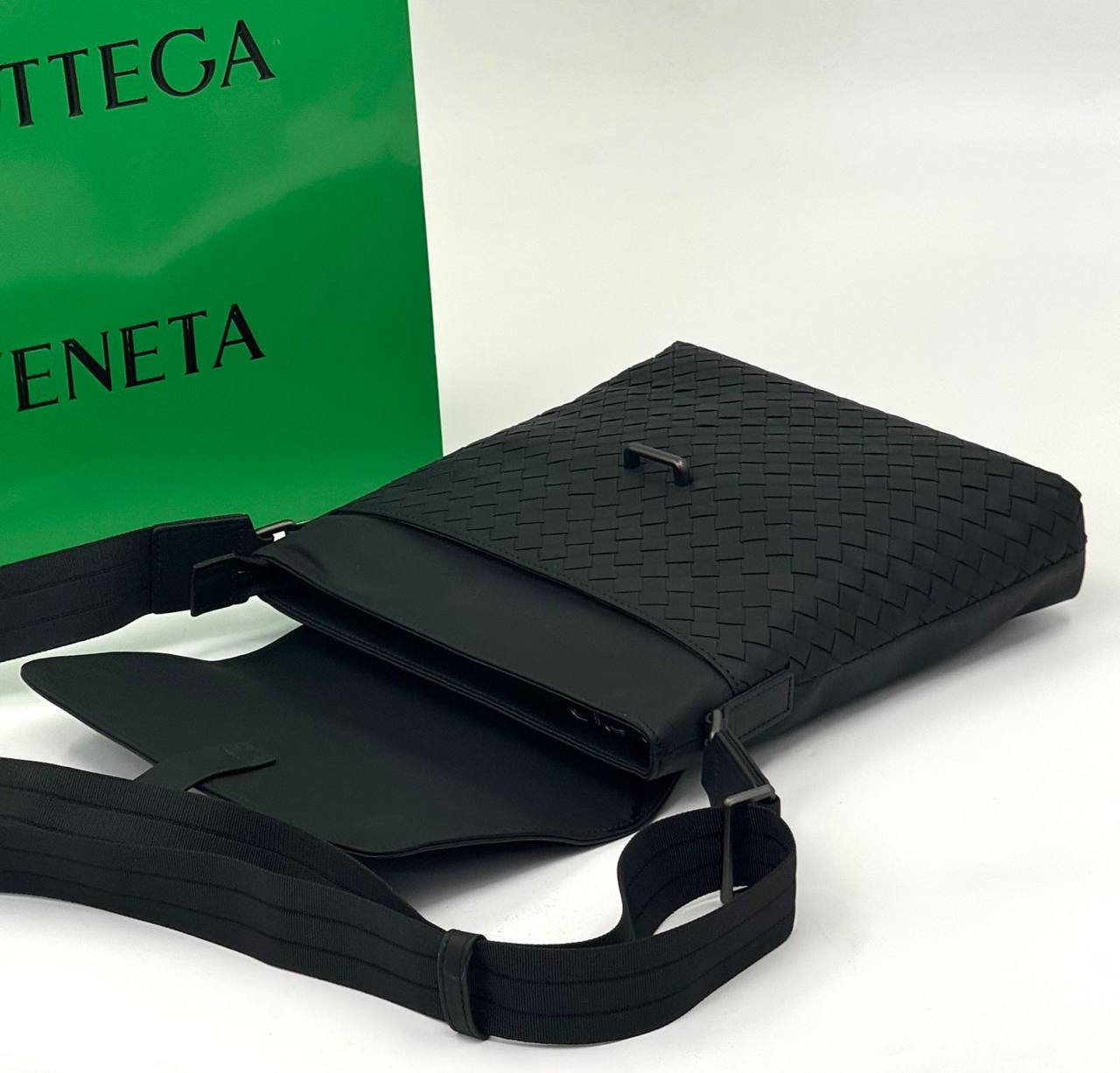 МУЖСКАЯ СУМКА МЕССЕНДЖЕР BOTTEGA VENETA детальное фото