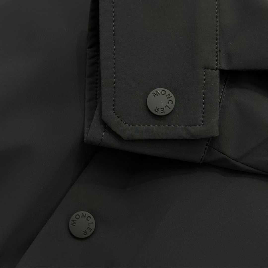 МУЖСКАЯ КУРТКА MONCLER детальное фото