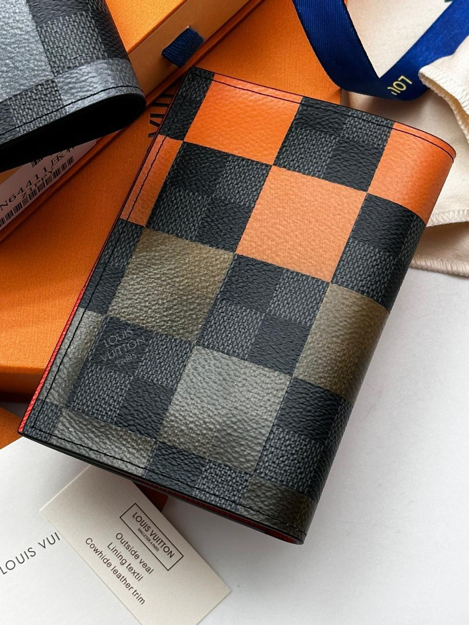 МУЖСКАЯ ОБЛОЖКА НА ПАСПОРТ LOUIS VUITTON детальное фото