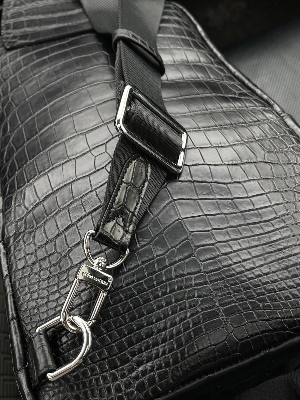 МУЖСКАЯ СУМКА СЛИНГ LOUIS VUITTON детальное фото