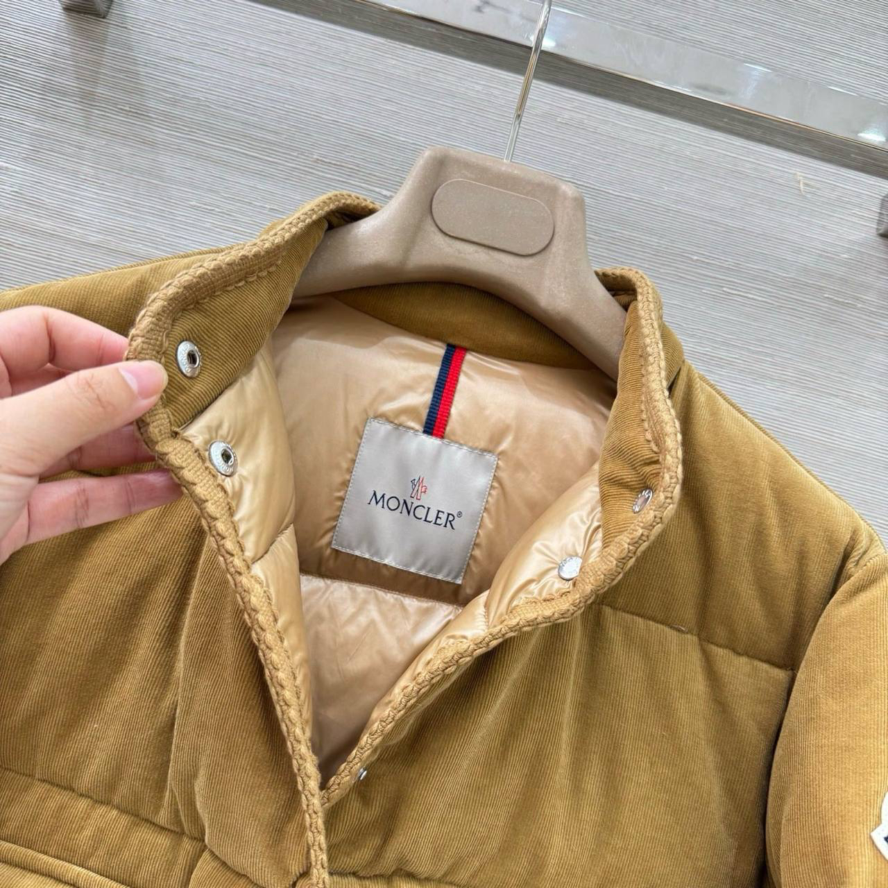 ПУХОВИК MONCLER детальное фото