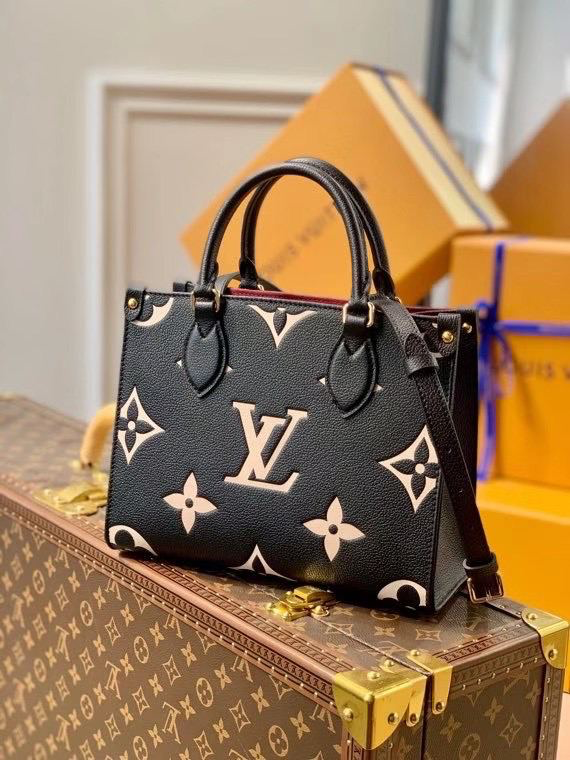 СУМКА LOUIS VUITTON детальное фото