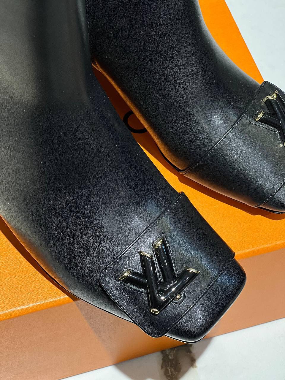 БОТИЛЬОНЫ LOUIS VUITTON детальное фото