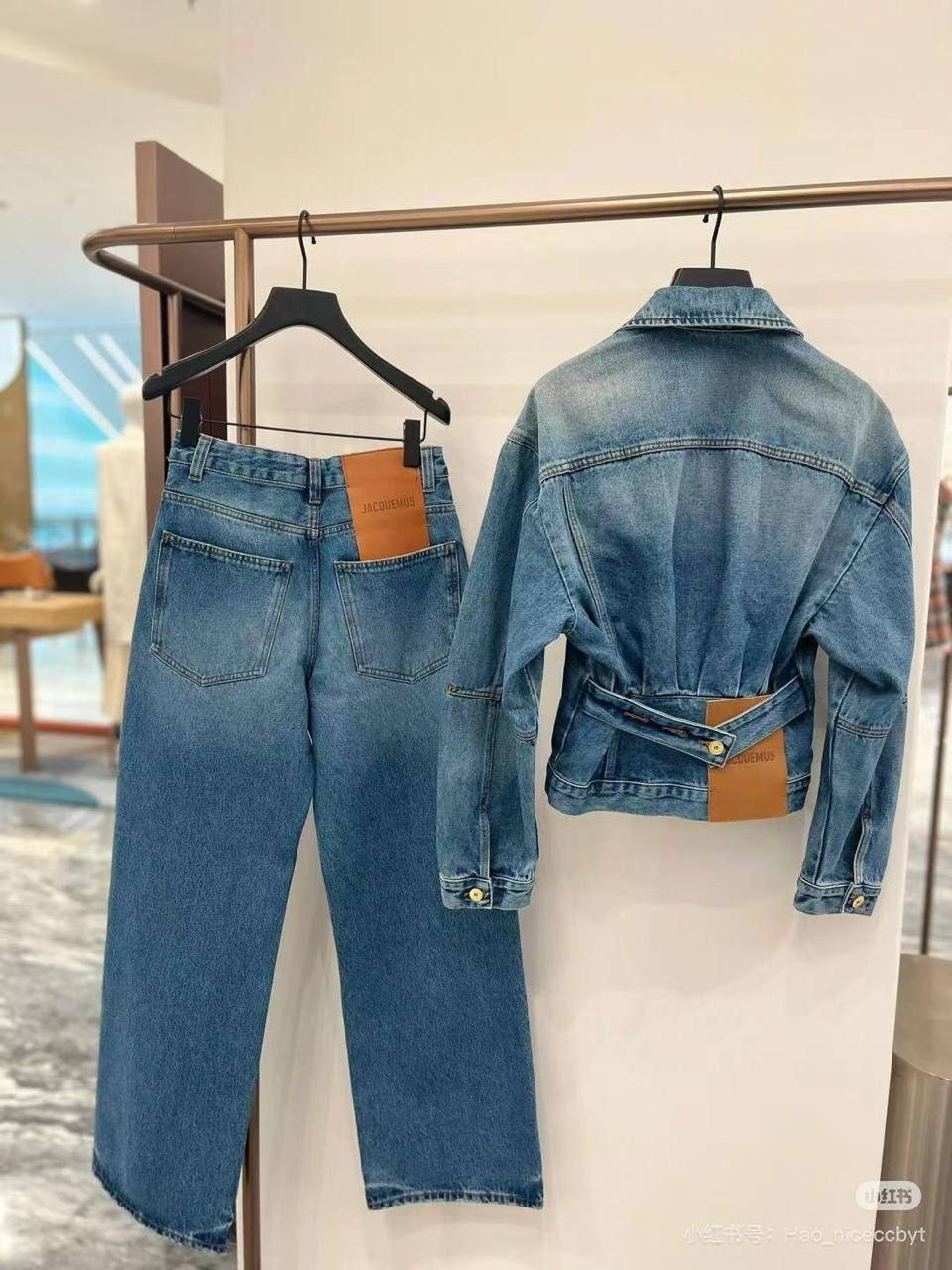 КОСТЮМ JACQUEMUS детальное фото