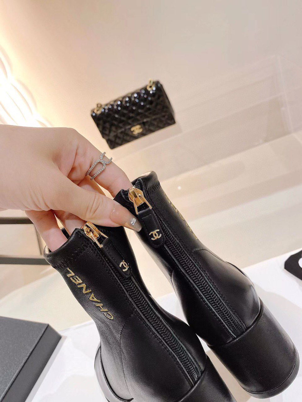 БОТИЛЬОНЫ CHANEL детальное фото