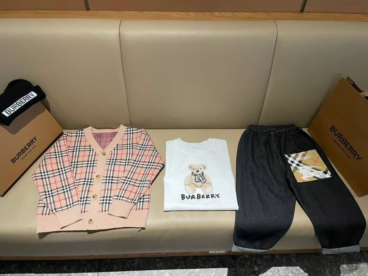ДЕТСКИЙ КОСТЮМ BURBERRY детальное фото