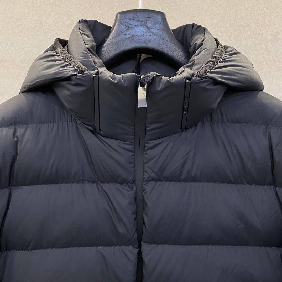МУЖСКОЙ ПУХОВИК MONCLER детальное фото