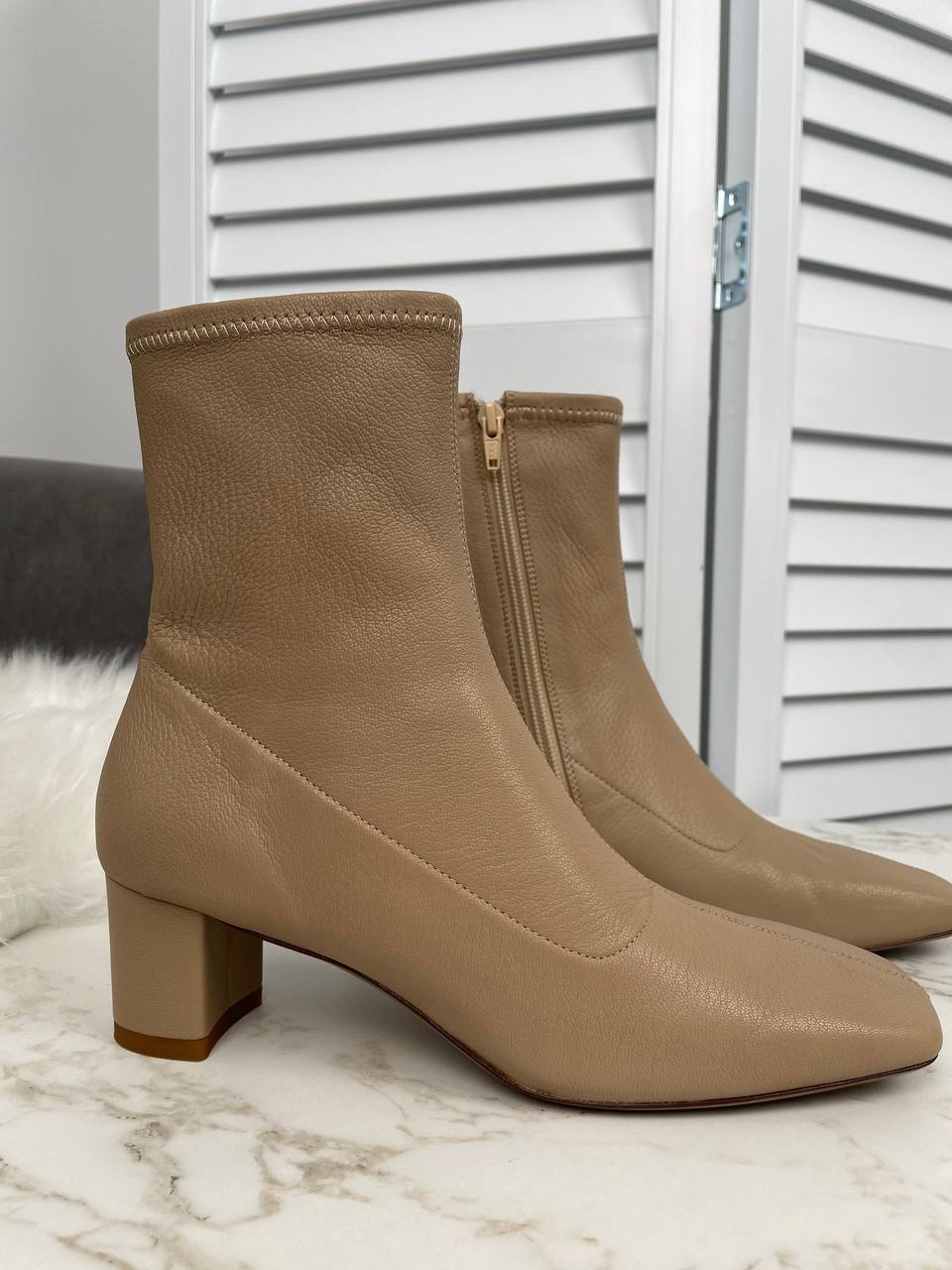 БОТИЛЬОНЫ BY FAR детальное фото