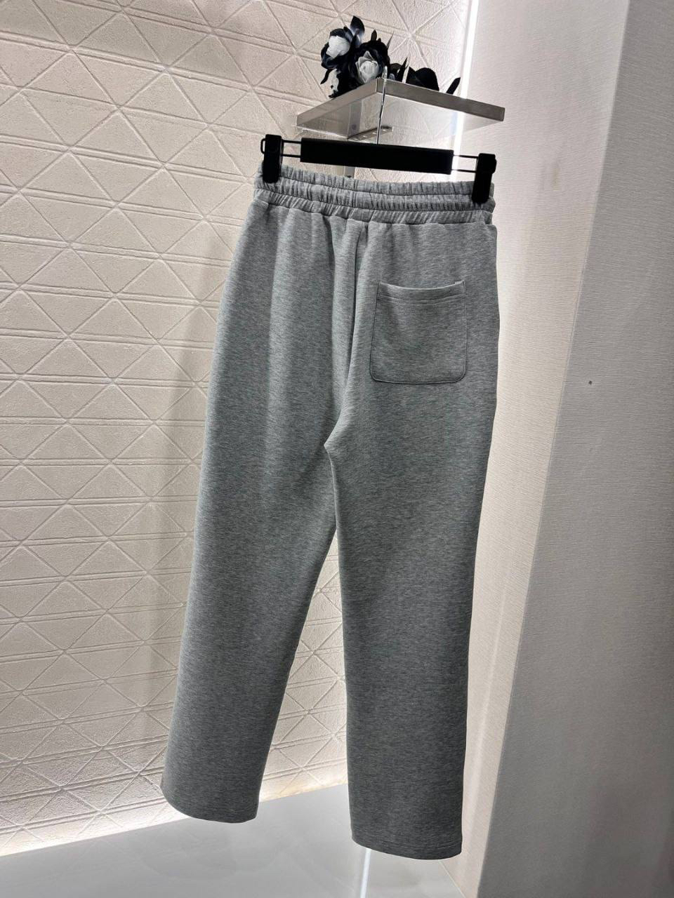 КОСТЮМ PRADA детальное фото