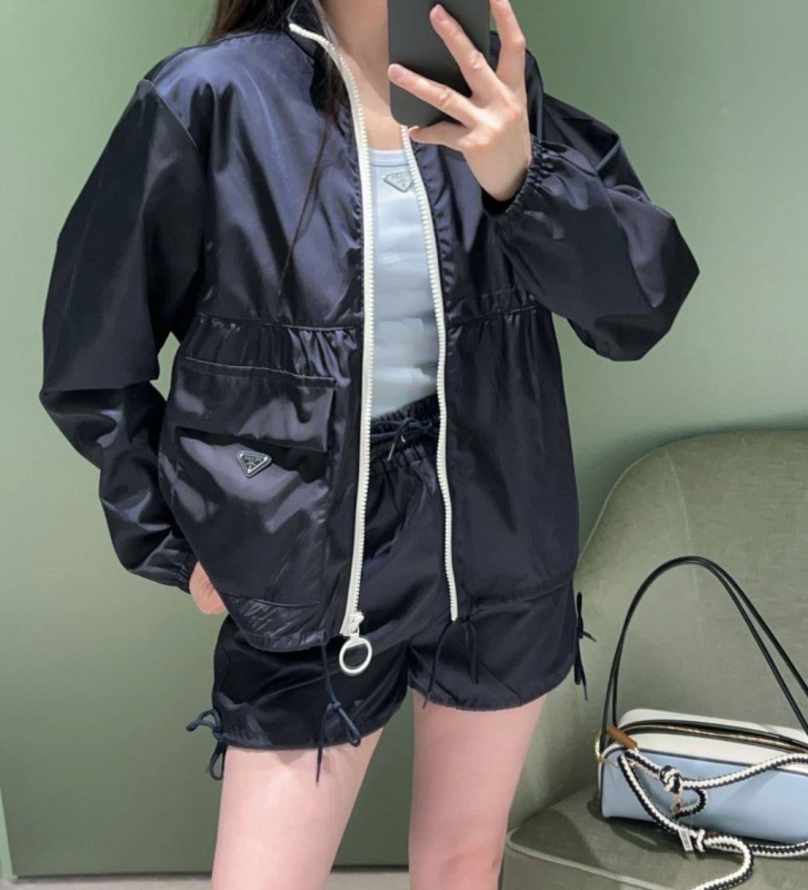 ВЕТРОВКА PRADA фото