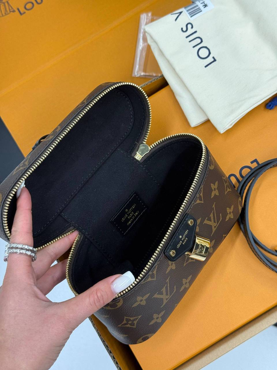 СУМКА LOUIS VUITTON детальное фото