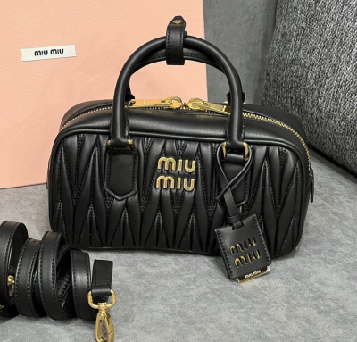 СУМКА MIU MIU фото