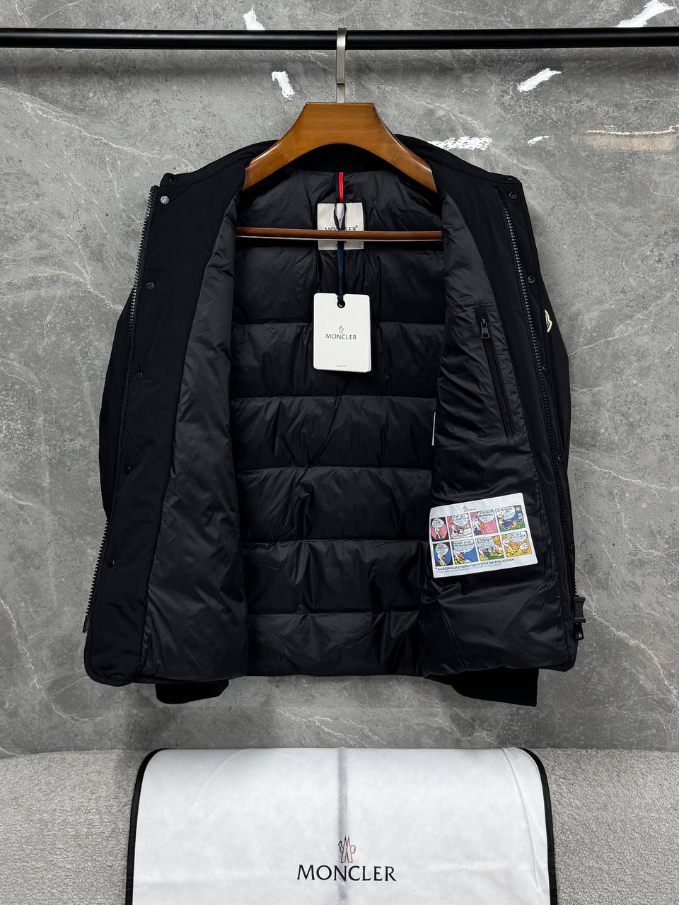 МУЖСКАЯ КУРТКА MONCLER детальное фото