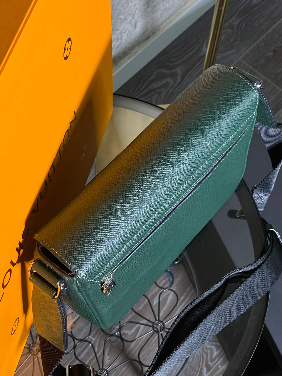 МУЖСКАЯ СУМКА МЕССЕНДЖЕР LOUIS VUITTON детальное фото