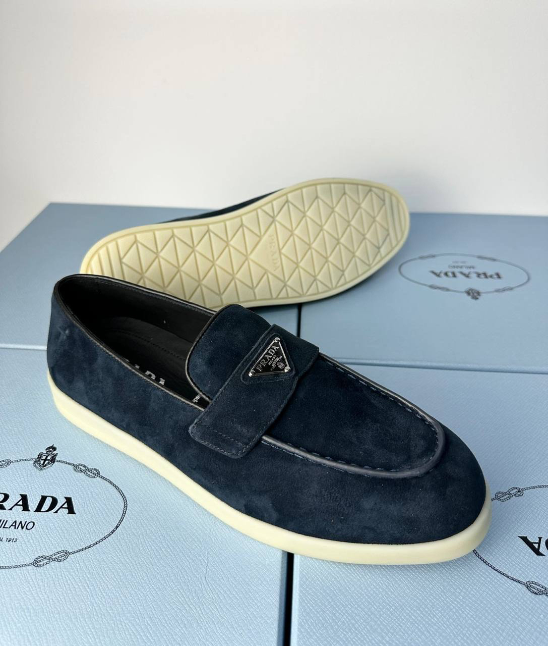 МУЖСКИЕ ЛОФЕРЫ PRADA детальное фото